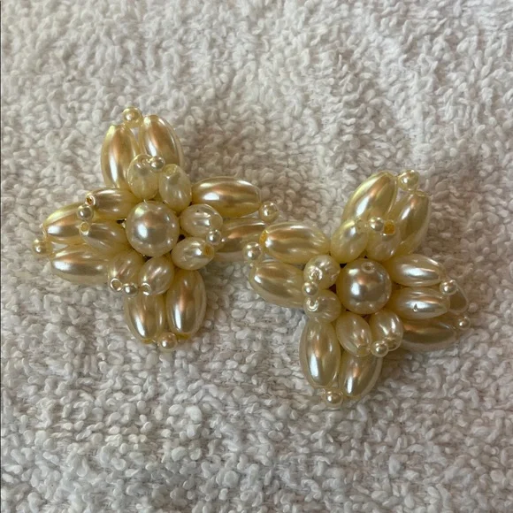 Elegant Cream Pearl Clip-On Earrings - Picture 1 of 4